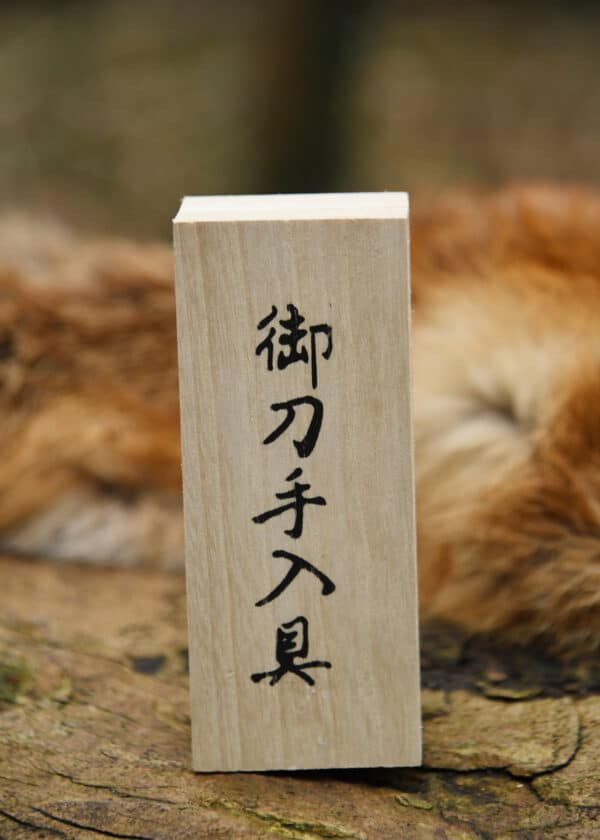 Súprava na údržbu japonských čepelí v drevenej kazete