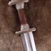 0116041100c_schwert_vendelzeit_sword_wikinger_vendelsvard_grave_32 Vendelzeit-Schwert mit Scheide, Messingheft, verzinnt