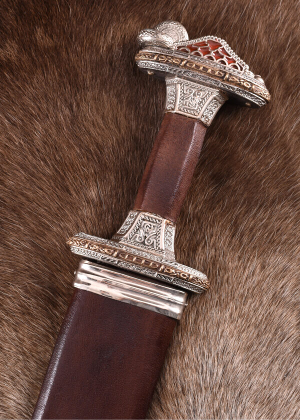 0116041100d_schwert_vendelzeit_sword_wikinger_vendelsvard_grave_32 Vendelzeit-Schwert mit Scheide, Messingheft, verzinnt