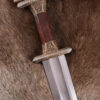 0116041200c_schwert_vendelzeit_sword_wikinger_vendelsvard_grave_32 Vendelzeit-Schwert mit Scheide, Messingheft