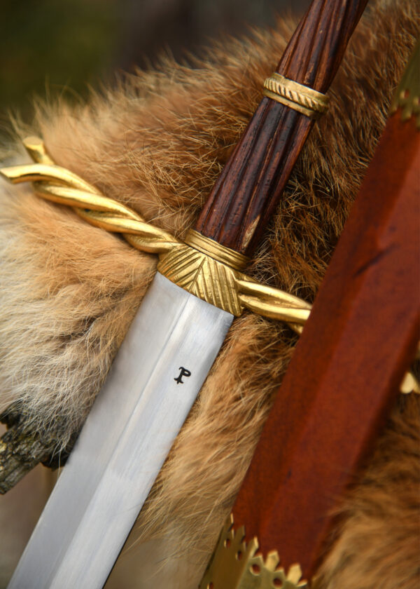 0116042100e_schwert_sword_geschwungener_griff_whriten_hilt_mittelalter_schwertscheide 'Writhen Hilt'-Schwert mit gewundenem Griff u. Scheide (Royal Armouries), 15. Jh
