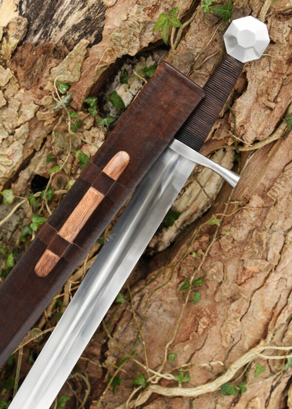0116695518d_kreuzritterschwert_schwert_sword_achterknauf_mit_schwertscheide_mittelalter Kreuzritterschwert mit Achteckknauf, 13. Jh.