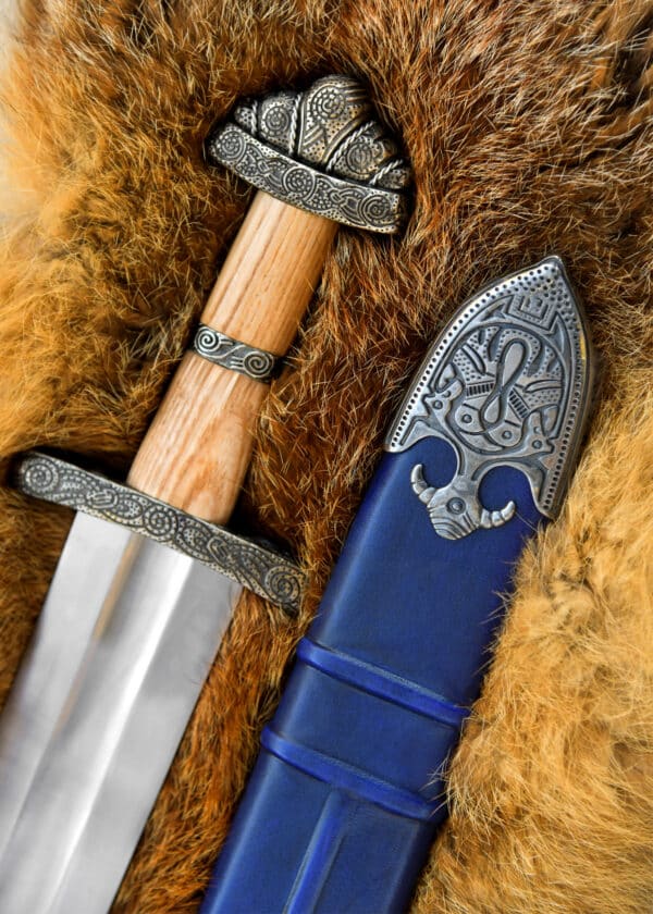 Vikingský meč s pošvou, typ Petersen R, 10. stor.