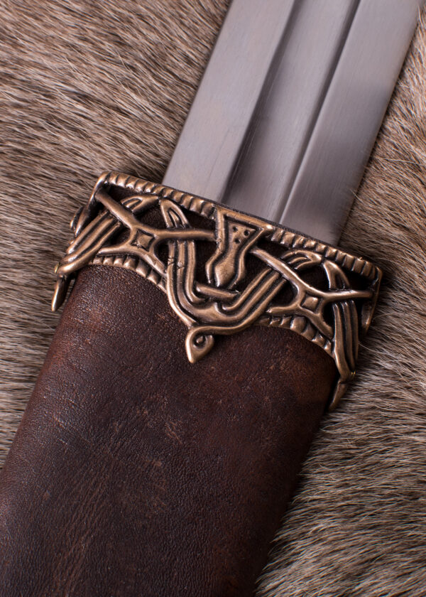 0116795500d_schwert_schwertscheide_mundblech_scabbard_locket_mittelalter Kovanie pošvy vikingského meča, mosadzné s antickou povrchovou úpravou