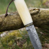 Gebrauchsmesser mit Knochengriff u. Lederscheide, Damaststahl
