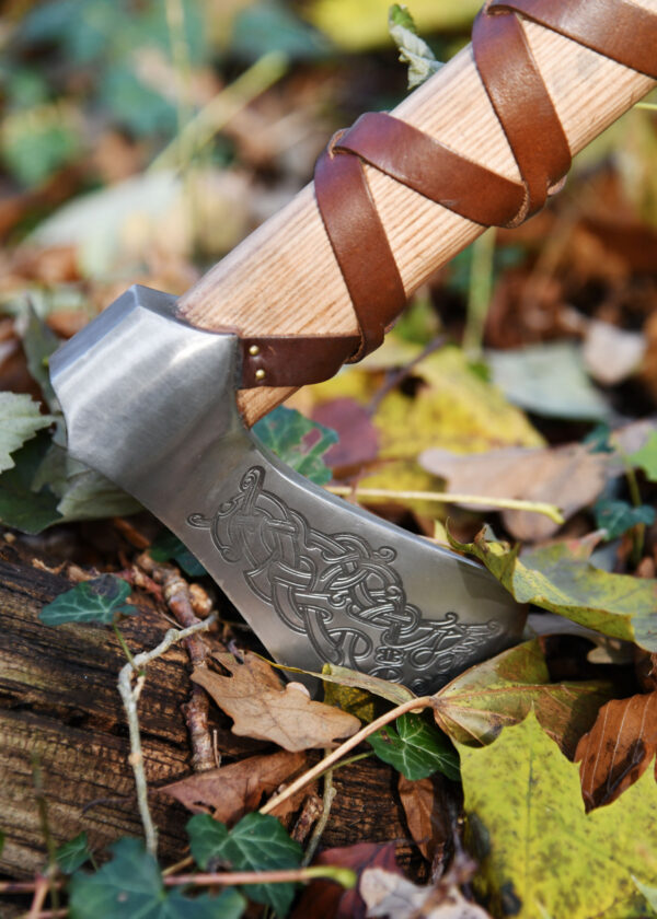 0416470900c_axt_stahl_typ_l_mittelalter_viking_wikinger Wikinger-Axt aus Stahl, gegossen, Typ L, mit Gravur und Lederwicklung