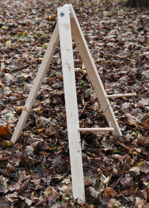 0612041300b_zielscheibenstaender_holz_bogenschiessen_mittelalter_dreibein Zielscheibenständer aus Holz