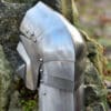 Kniebuckel (Paar), 15. Jh., Stahl