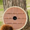 Vikingský štít „Draken – dračia loď“ s lemovaním zo surovej kože, 80 cm
