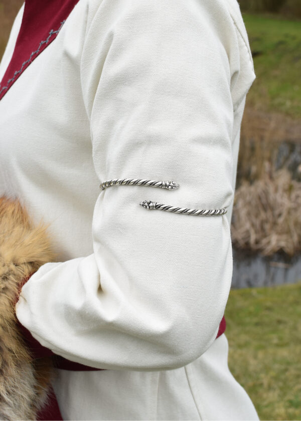 1400071500c_armreif_oberarmreif_schmuck_wikinger_vikings Vikingský náramenník s vlčou hlavou