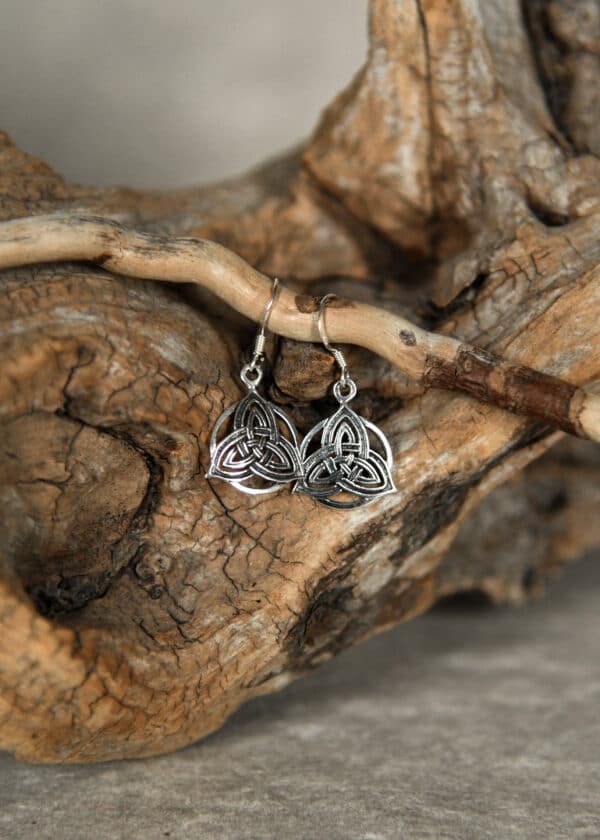 Strieborné náušnice – keltská triquetra, pár