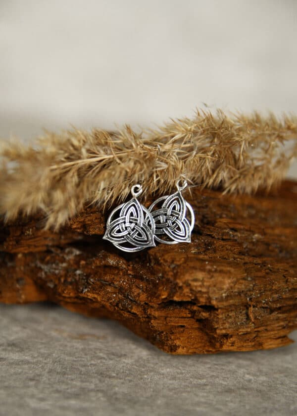 Strieborné náušnice – keltská triquetra, pár
