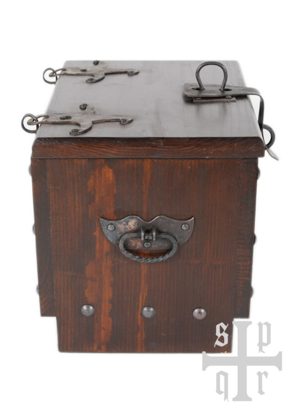 1564000137b_spqr_viking_coffin_wood_33x25x28-1 Wikinger Holzkiste mit Midgardschlangen-Motiv, ca. 33 x 25 x 28 cm