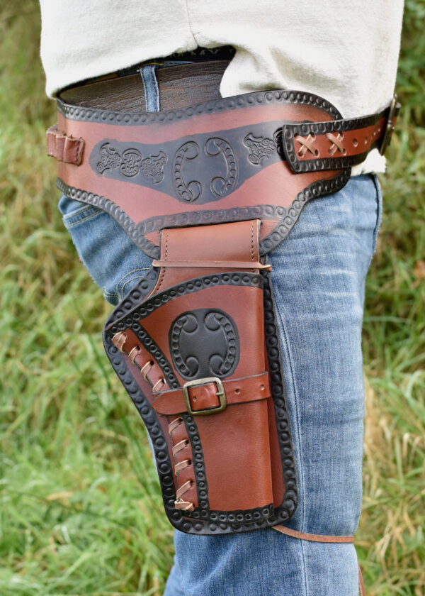 161600050b_western_revolver_guertel Western Revolver Gürtel mit einem Holster