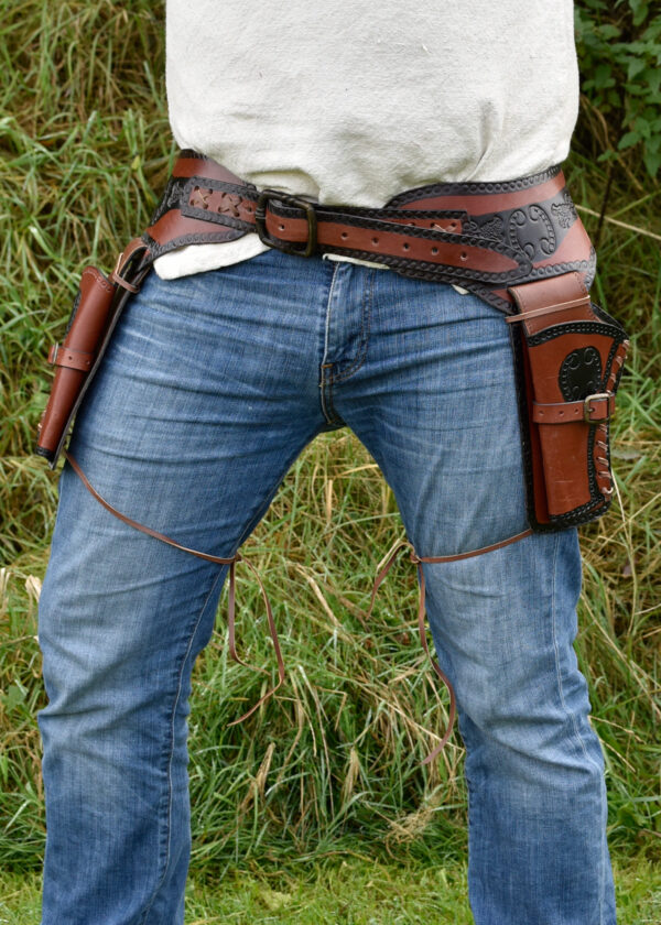 161600054c_western_revolver_guertel Western Revolver Gürtel mit zwei Holstern