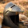 Topfhelm mit klappbarem Visier, 1,6 mm Stahl, Antikfinish