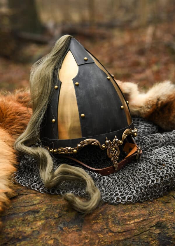 Rus-Helm mit Pferdehaarbusch