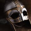 Brillenhelm Beowulf mit Wangenklappen und Kettenbrünne