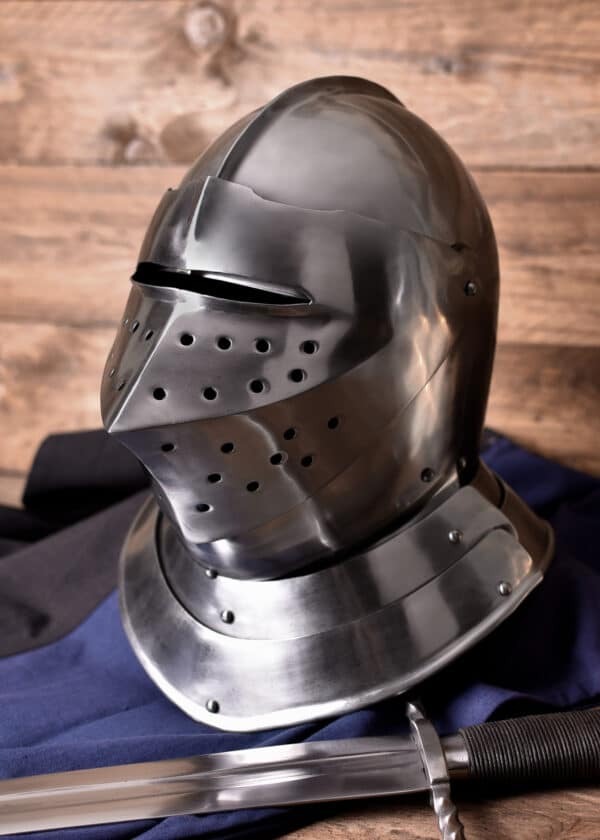Geschlossener Helm, englischer Stil, 16. Jh.