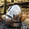 Deutsche Beckenhaube mit Visier, ca. 1370, 2 mm Stahl