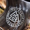 Korbeľ z rohoviny – Valknut