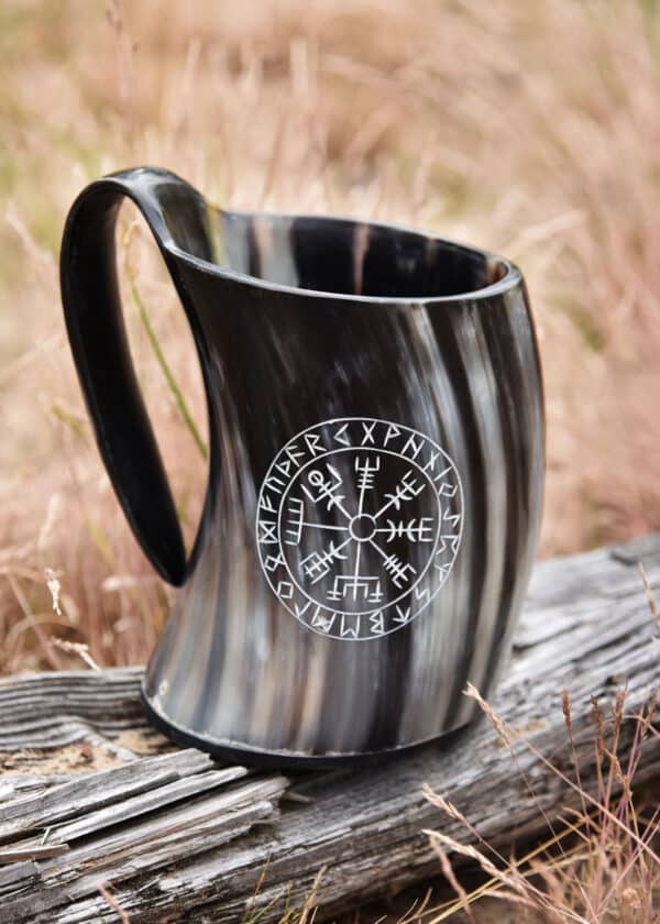 Korbeľ z rohoviny – Vegvísir
