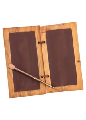1916398900_schreibtafel_wachsbuch_roman_wax_writing_tablet_stift_mittelalter-1 Rímska písacia tabuľka z vosku a dreva s bronzovým pisadlom