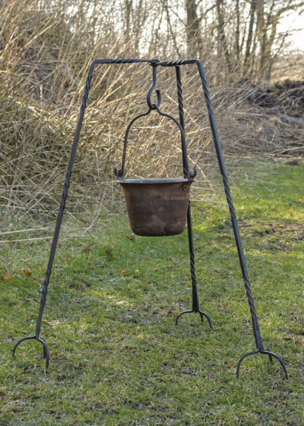 Geschmiedetes Dreibein, ca. 93 cm