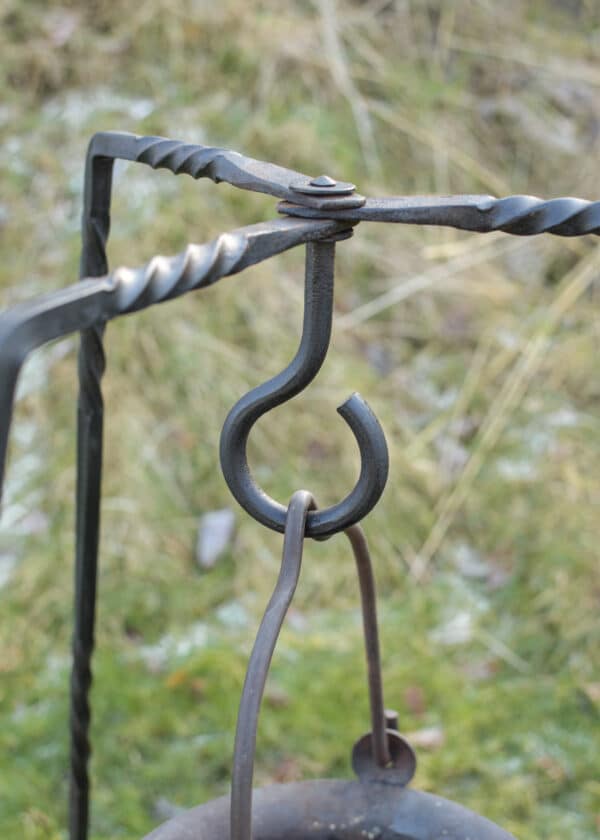 Geschmiedetes Dreibein, ca. 93 cm