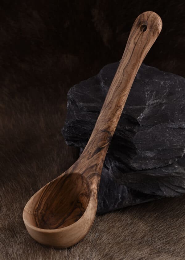 Naberačka z olivového dreva, cca 26 cm