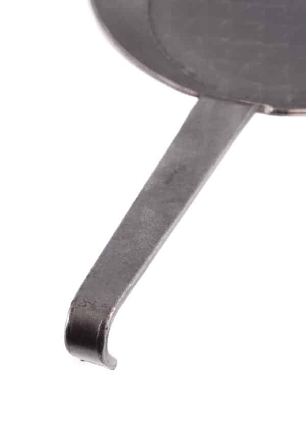 Panvica s kovanou rukoväťou s hákom, cca 20 cm