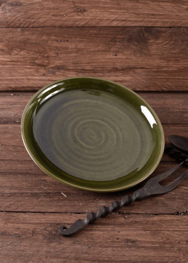 Vysokostredoveký tanier na jedlo z hliny, zelený, 22 cm