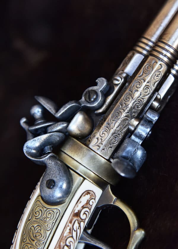 Dreiläufige Steinschloss-Pistole, Augsburg 1775, Messing, Replik