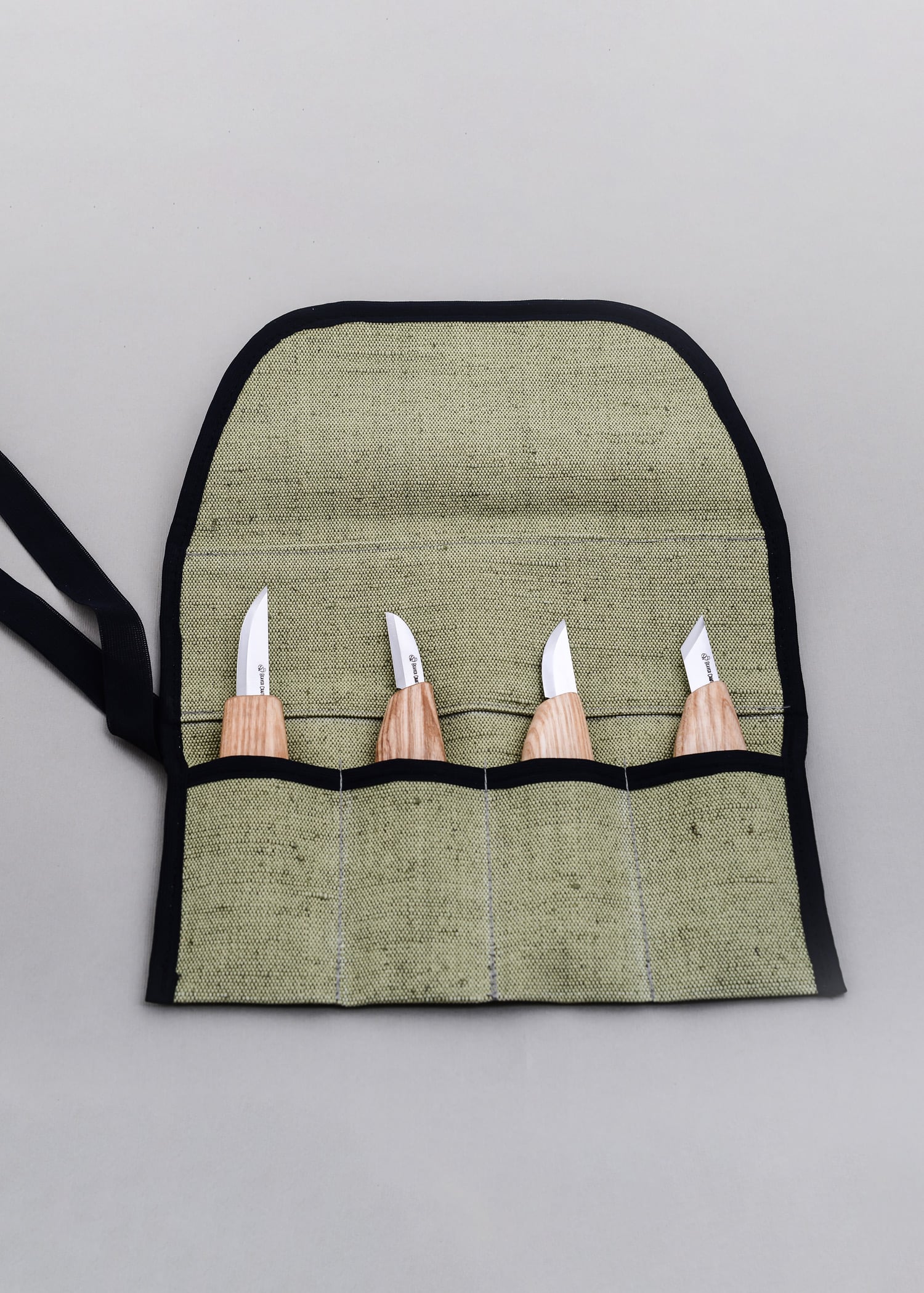 Basic Set mit 4 Messern (4 Messer in der Rolle), BeaverCraft