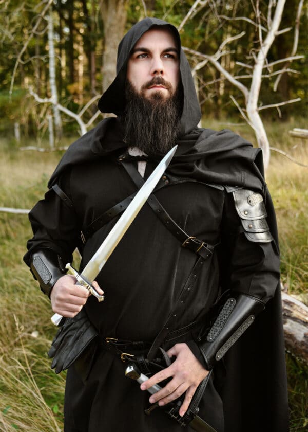 Leder Armschützer Balor mit Metalldetails, schwarz