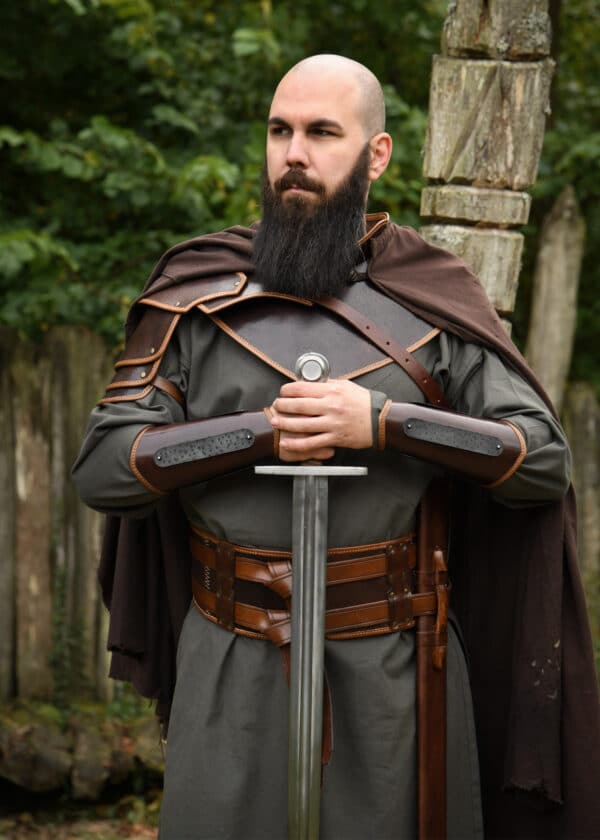 Leder Armschützer Arnulf mit Metalldetails, braun
