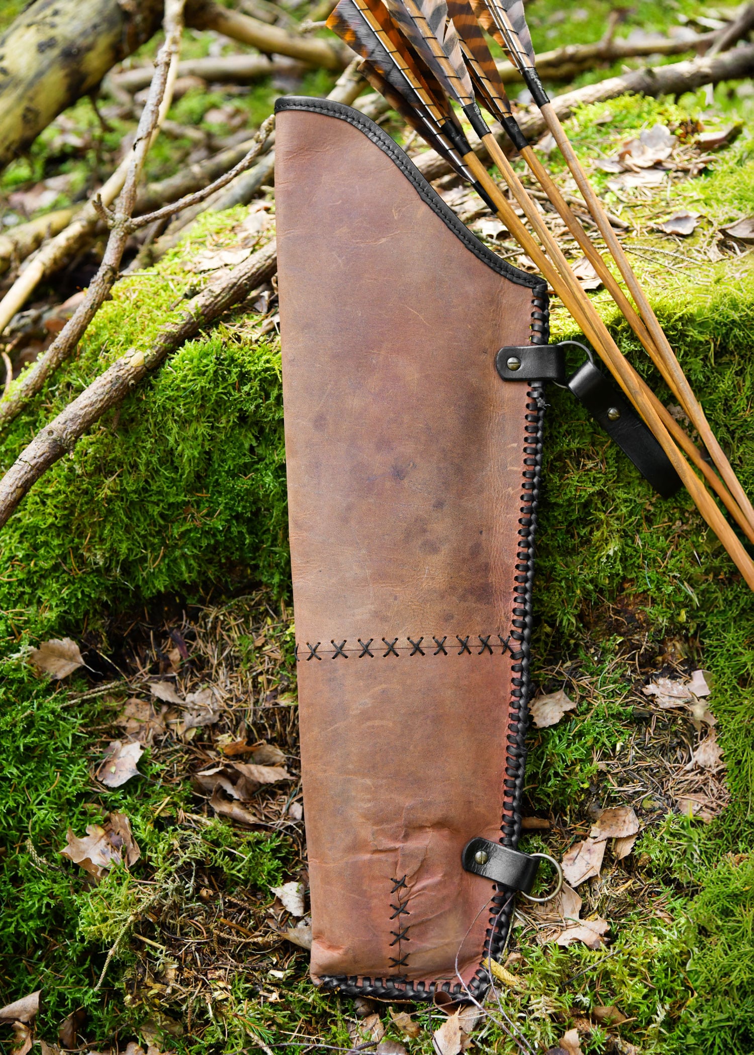 bm-lp-95-brb_hueftkoecher_leder_braun_pfeil_und_bogen_mittelalter-2 Bedrový tulec z kože, zelený