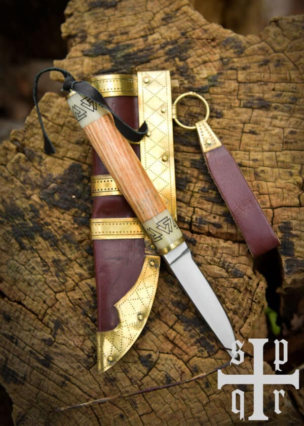 Malý vikingský nôž Birka, uhlíková oceľ, drevená/kostenná rukoväť s motívom Valknut