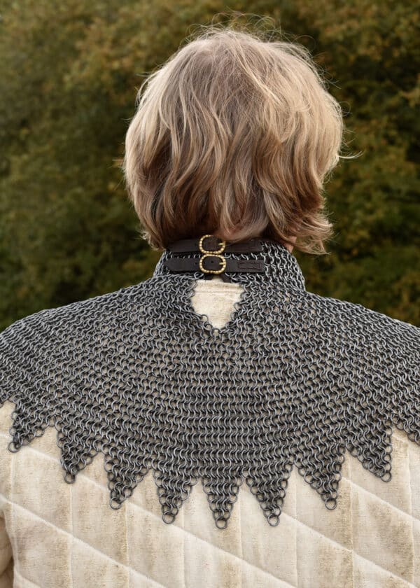 Bischofskragen, Kettenkragen mit Lederriemen und Schnallen