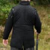 Langer Gambeson mit Schnallen und abnehmbaren Ärmeln, schwarz