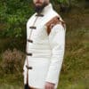 Langer Gambeson mit abnehmbaren Ärmeln und Leder, natur-braun