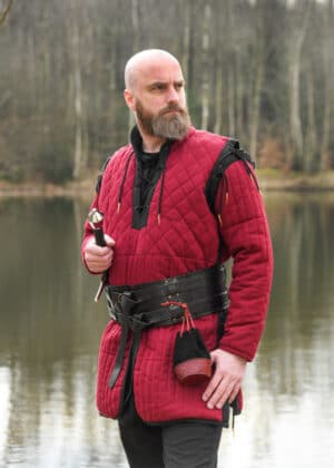 Gambeson s odnímateľnými rukávmi