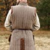 Ärmelloser Gambeson mit handgefertigen Details, braun