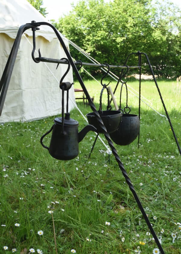 Rechteckige Stahlstange für Mittelalterlager, 6 Löcher, ca. 150 cm