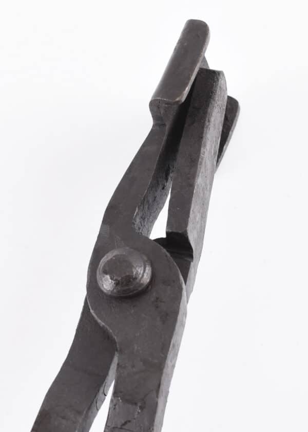 Kováčske kliešte s plochými čeľusťami, ručne kované, 45 x 20 mm