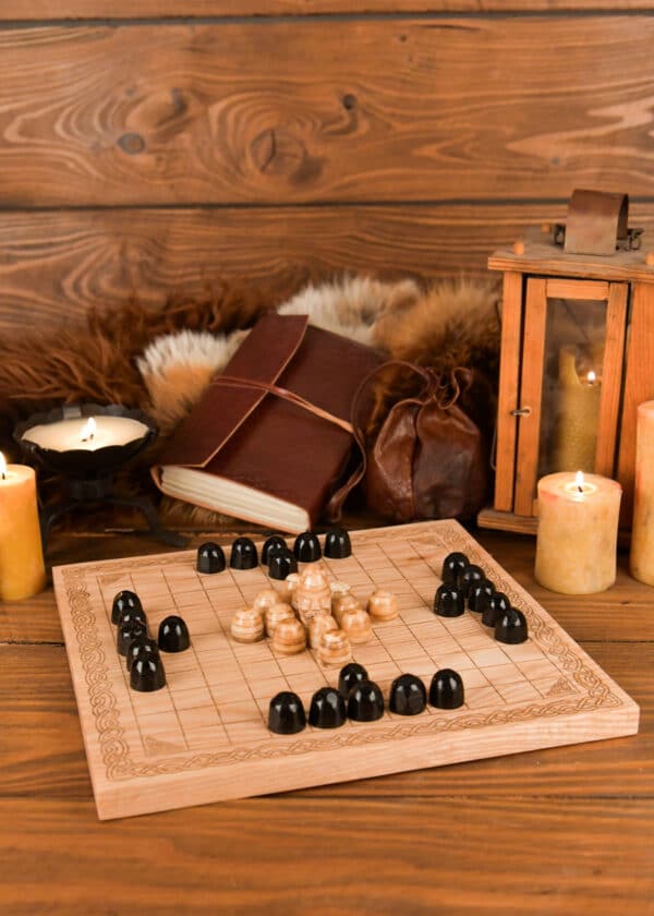 Hnefatafl – vikingská dosková hra z dreva