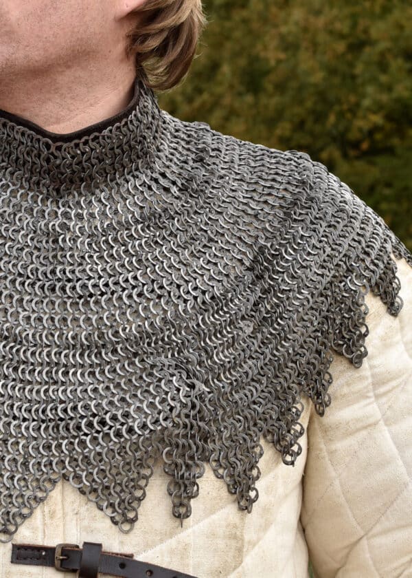 Bischofskragen, Kettenkragen mit Lederriemen und Schnallen