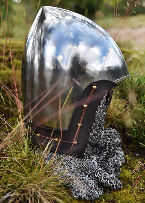 Beckenhaube mit Kettenbrünne aus vernieteten Flachringen, 2 mm Stahl