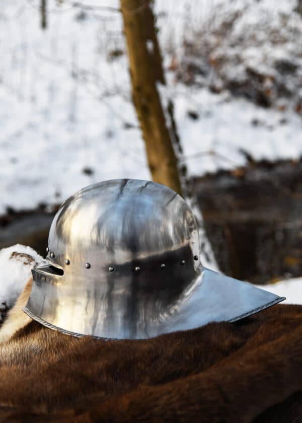 Deutscher Schaller, ca. 1480, Schaukampfhelm, versch. Größen