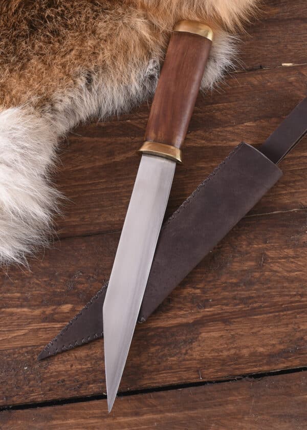 Kurzsax aus Karbonstahl mit brauner Lederscheide